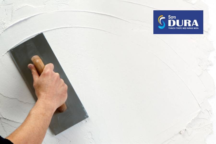 Chuẩn bị bề mặt tường trước khi sơn hiệu ứng ánh kim
