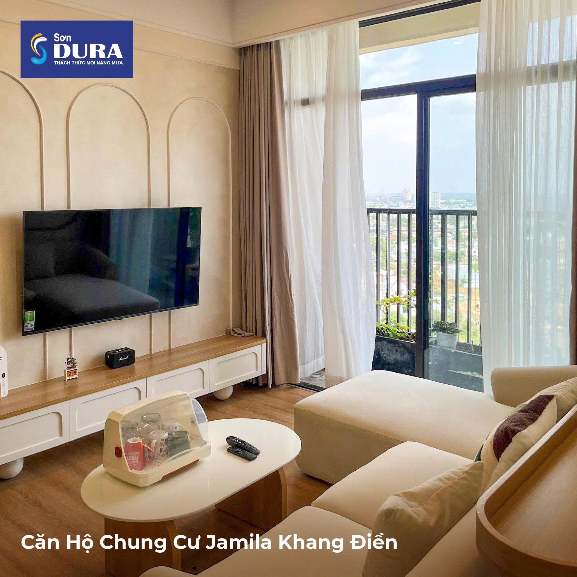 Phòng khách của căn hộ được hoàn thiện bởi sơn hiệu ứng